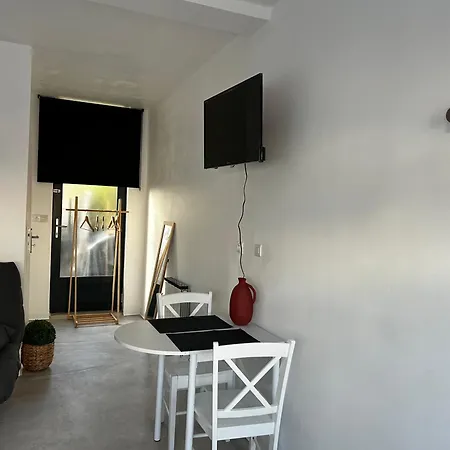 Entier Neuf Apartment